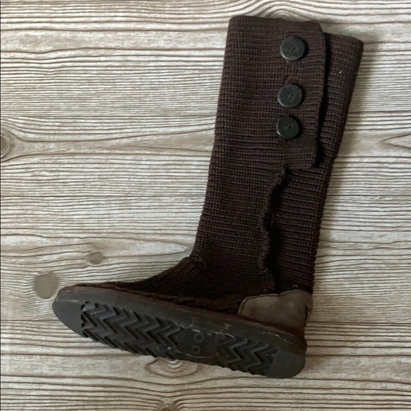 UGG Boots - Picture 6 of 7